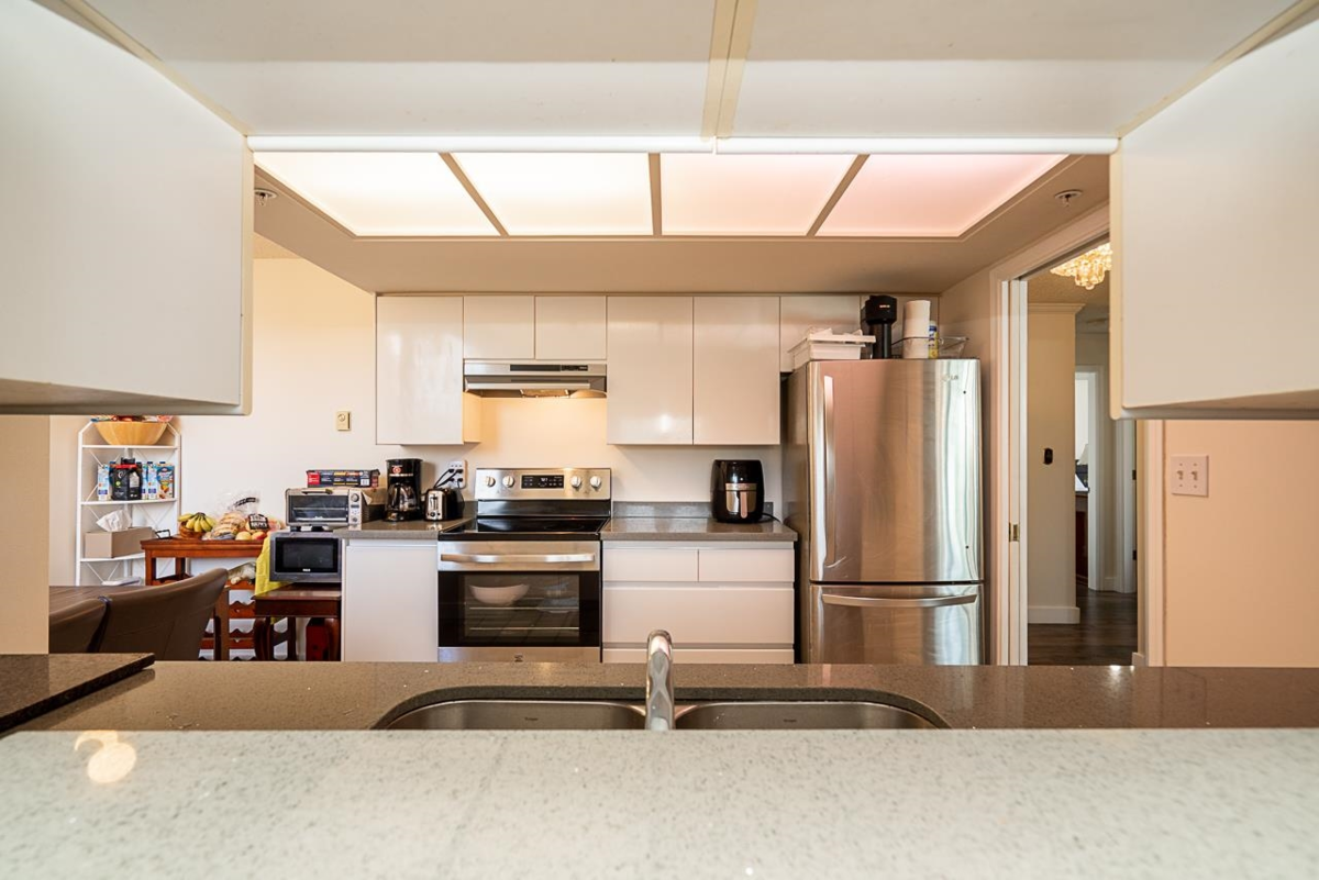 Primary Bedroom Photo of 905 1190 Pipeline Road, Coquitlam, BC