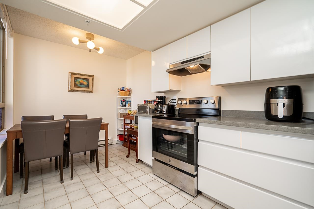 Walk-In Closet Photo of 905 1190 Pipeline Road, Coquitlam, BC