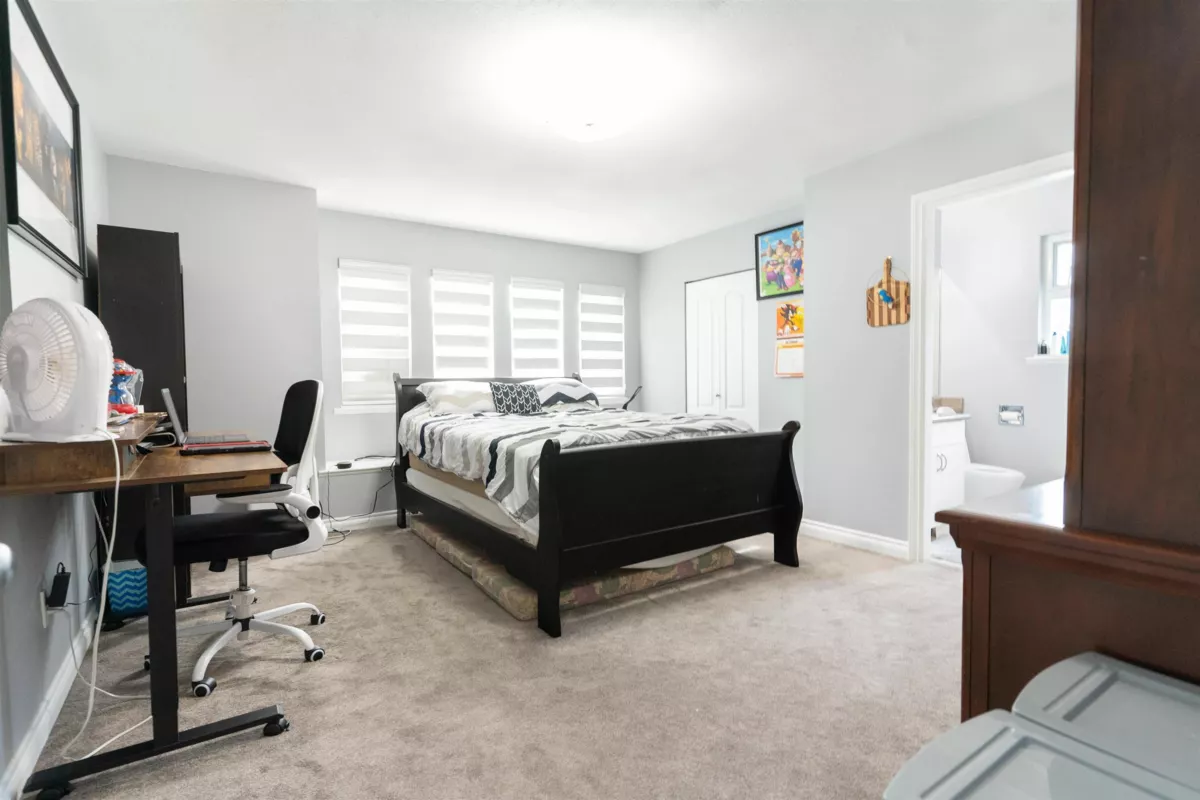 Entry Foyer Photo of 14135 90a Avenue, Surrey, BC