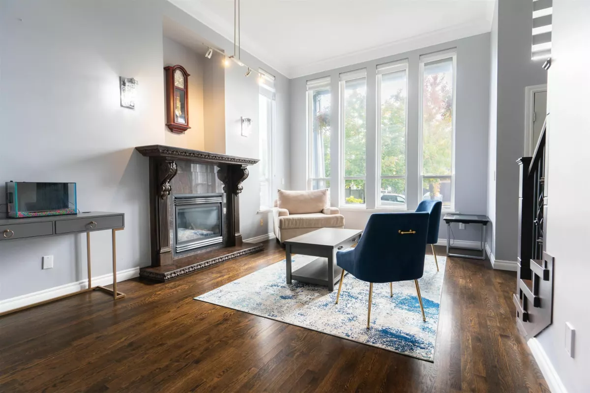 Kitchen Photo of 14135 90a Avenue, Surrey, BC