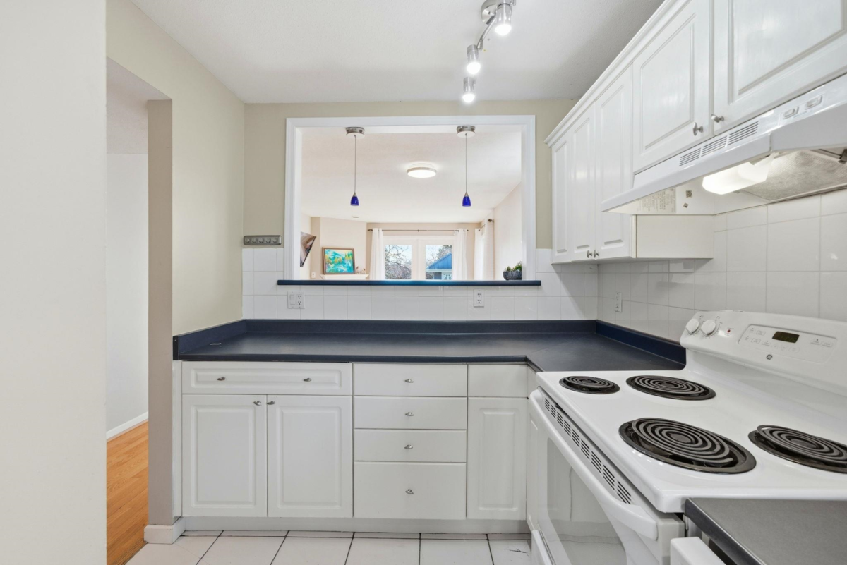 Breakfast Nook Photo of 203 1538 Bowser Avenue, North Vancouver, BC