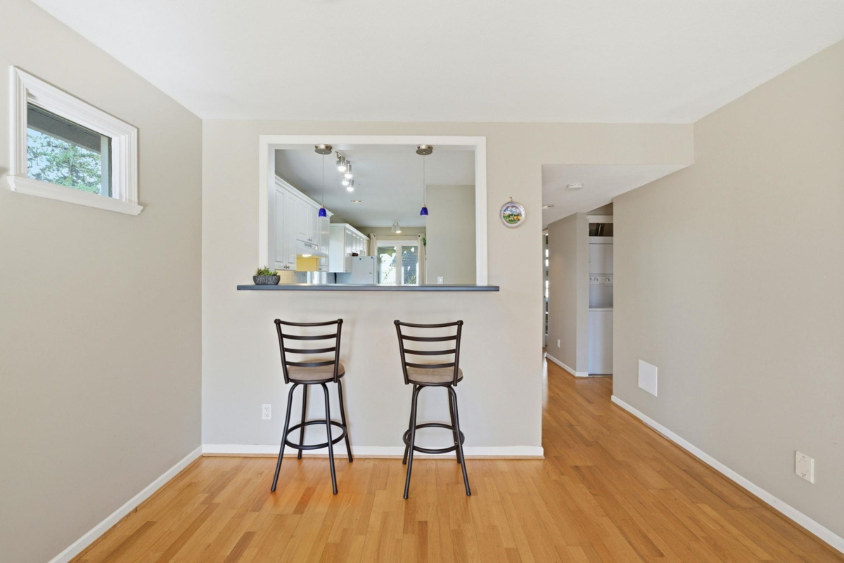 Dining Area Photo of 203 1538 Bowser Avenue, North Vancouver, BC