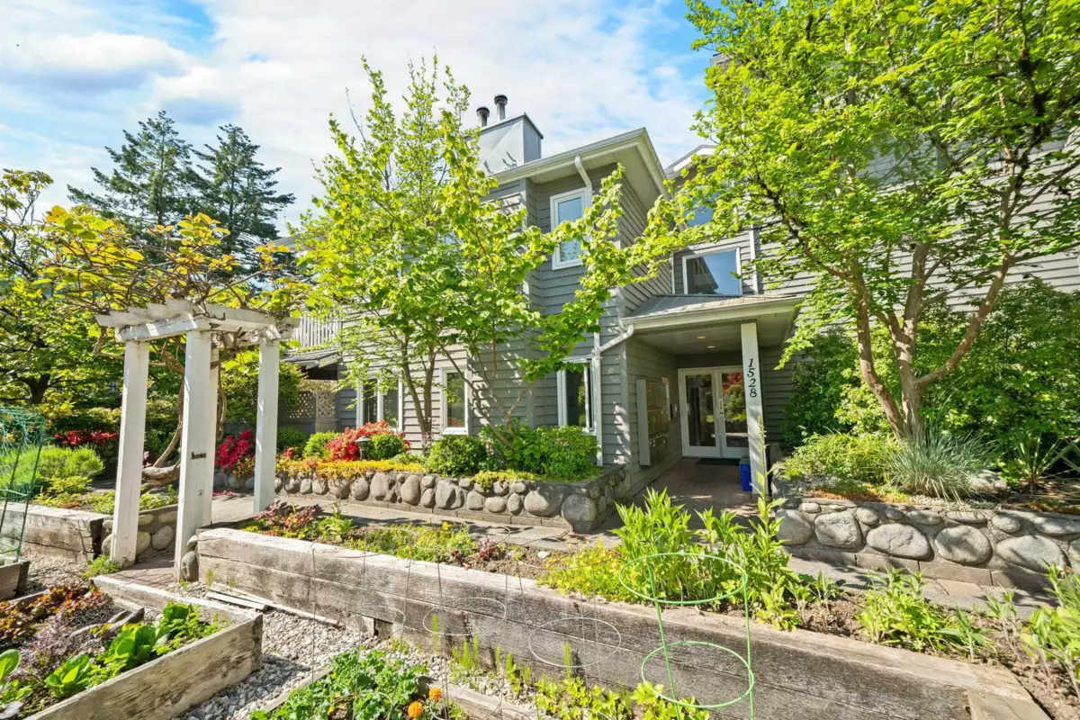 Hot Tub / Spa Photo of 203 1538 Bowser Avenue, North Vancouver, BC