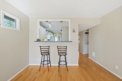 203 1538 Bowser Avenue, North Vancouver, BC