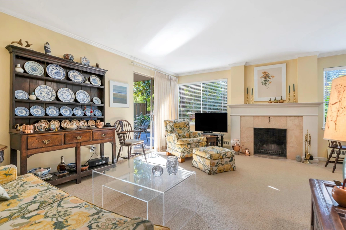 Dining Area Photo of 208 235 Keith Road, West Vancouver, BC