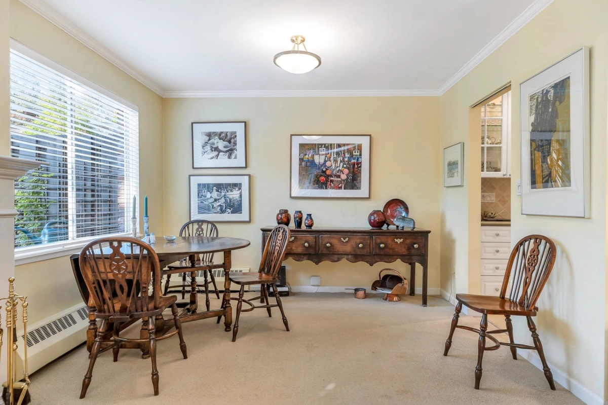 Kitchen Island Photo of 208 235 Keith Road, West Vancouver, BC