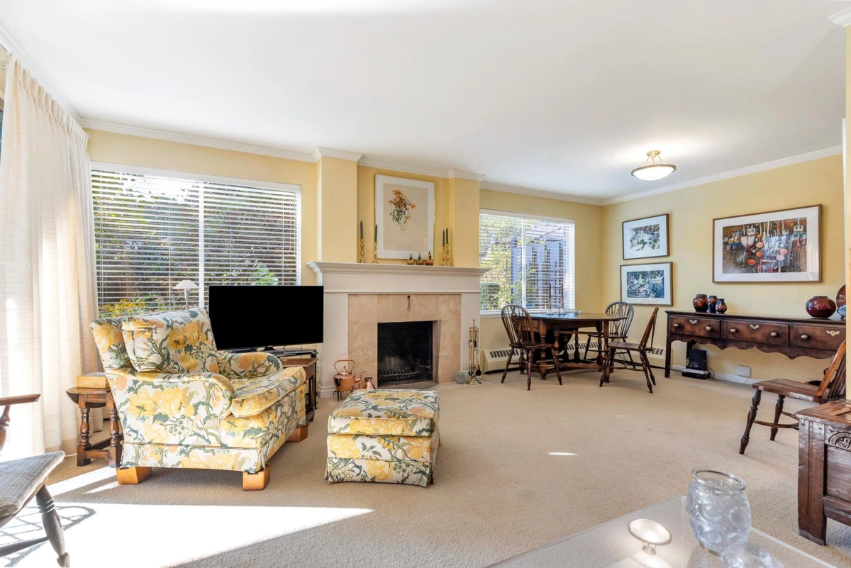 Kitchen Photo of 208 235 Keith Road, West Vancouver, BC