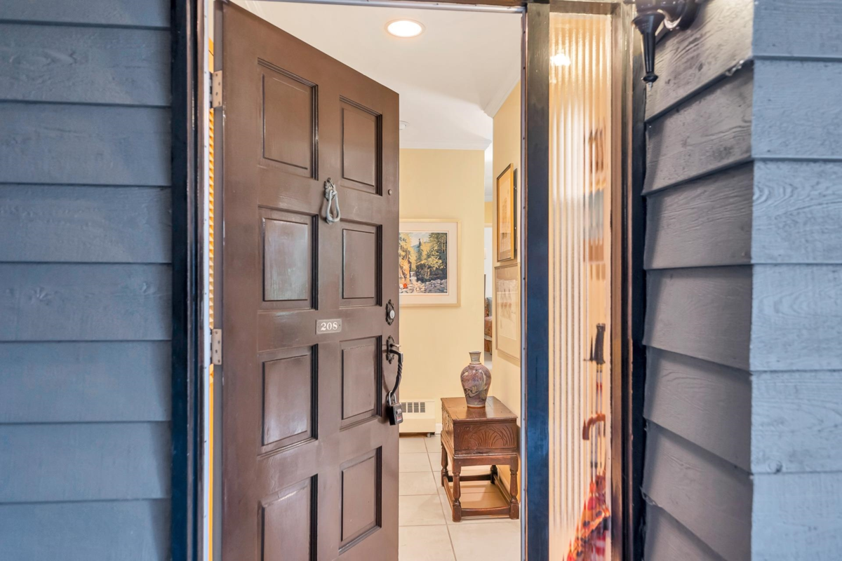 Living Room Photo of 208 235 Keith Road, West Vancouver, BC