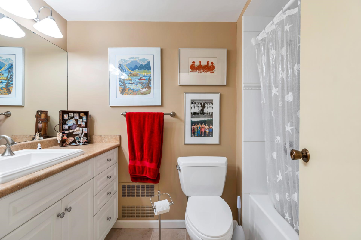 Loft / Bonus Room Photo of 208 235 Keith Road, West Vancouver, BC