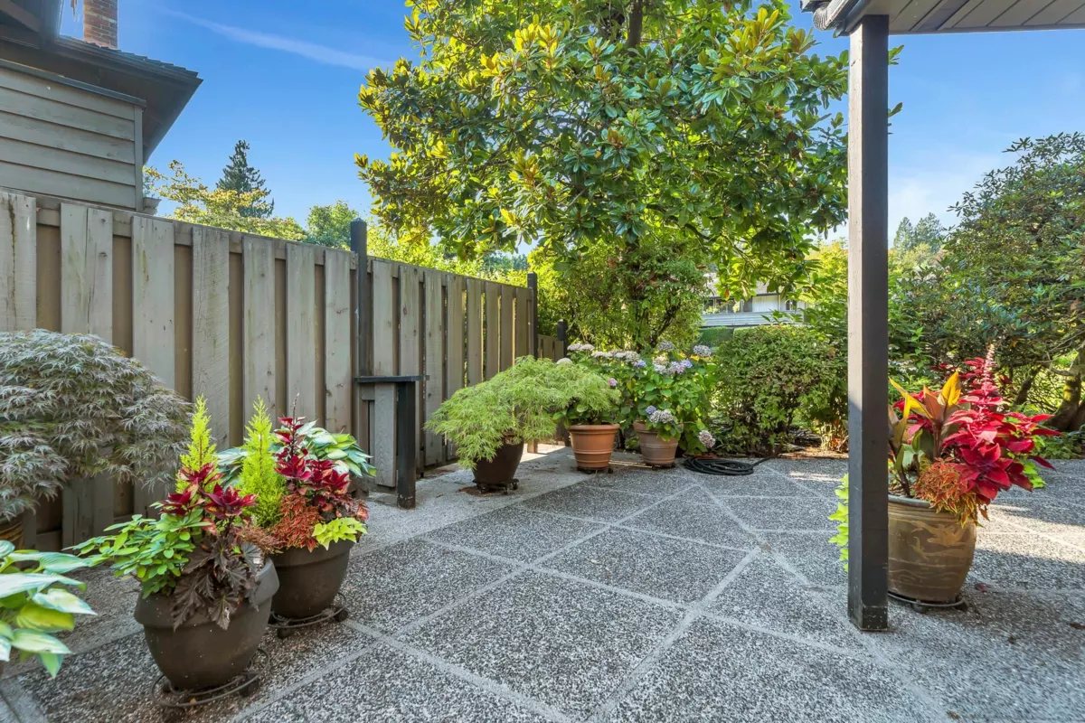 Mudroom Photo of 208 235 Keith Road, West Vancouver, BC