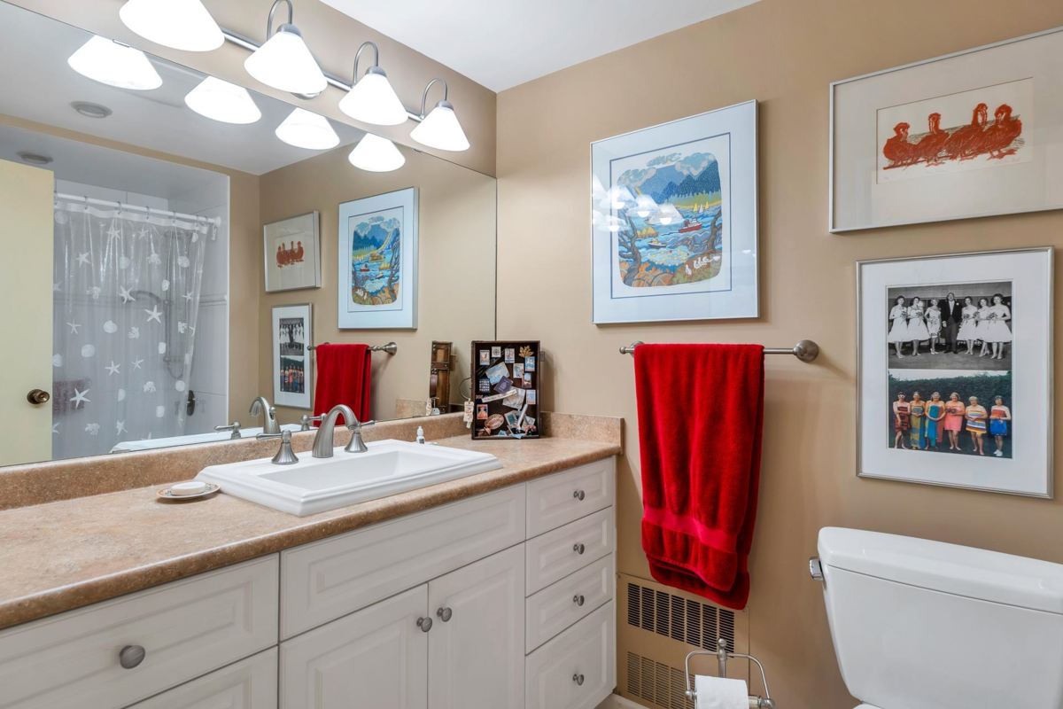 Office / Den Photo of 208 235 Keith Road, West Vancouver, BC