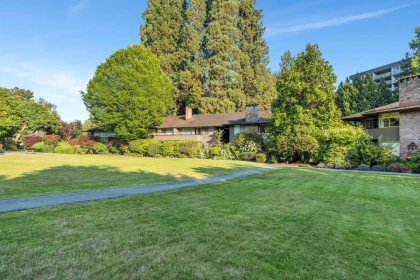 208 235 Keith Road, West Vancouver, BC
