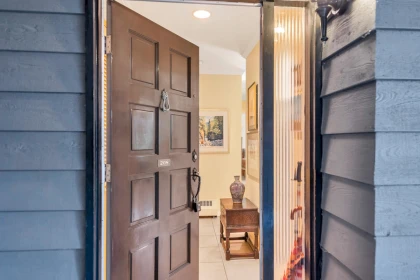 208 235 Keith Road, West Vancouver, BC