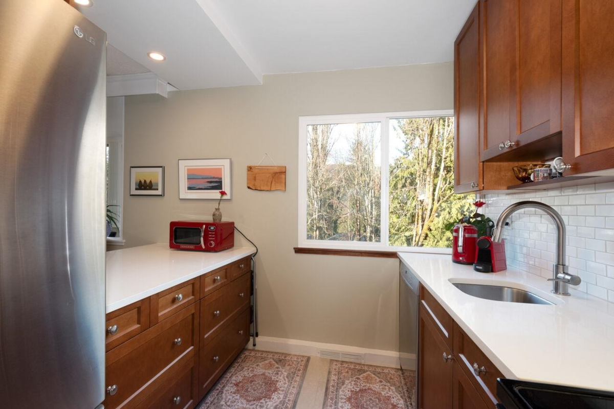 Basement Recreation Room Photo of 505 1425 Esquimalt Avenue, West Vancouver, BC