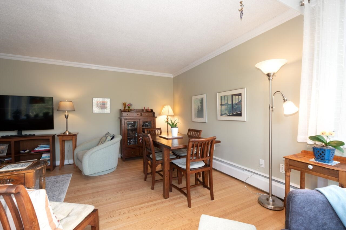 Dining Area Photo of 505 1425 Esquimalt Avenue, West Vancouver, BC