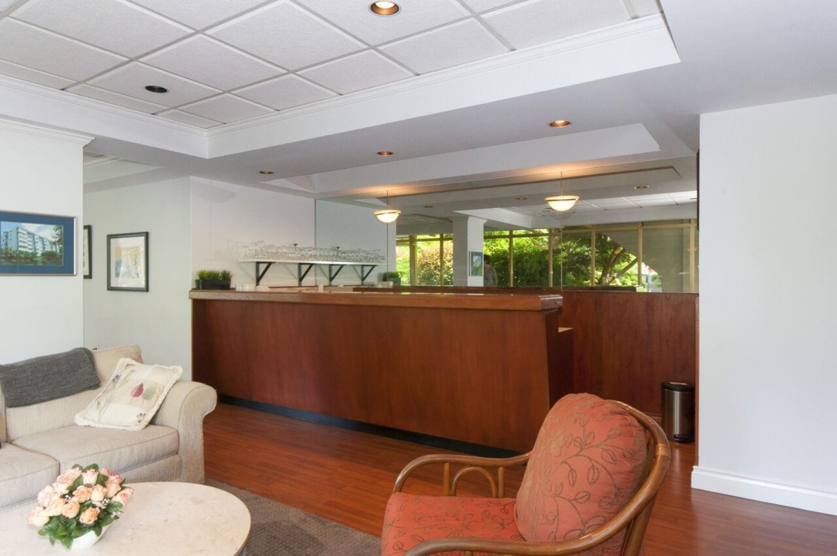 Hot Tub / Spa Photo of 505 1425 Esquimalt Avenue, West Vancouver, BC