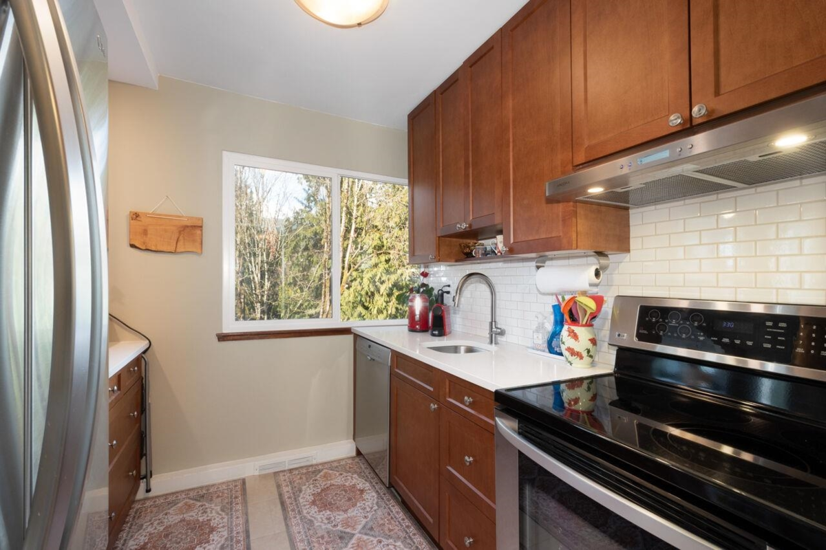 Loft / Bonus Room Photo of 505 1425 Esquimalt Avenue, West Vancouver, BC