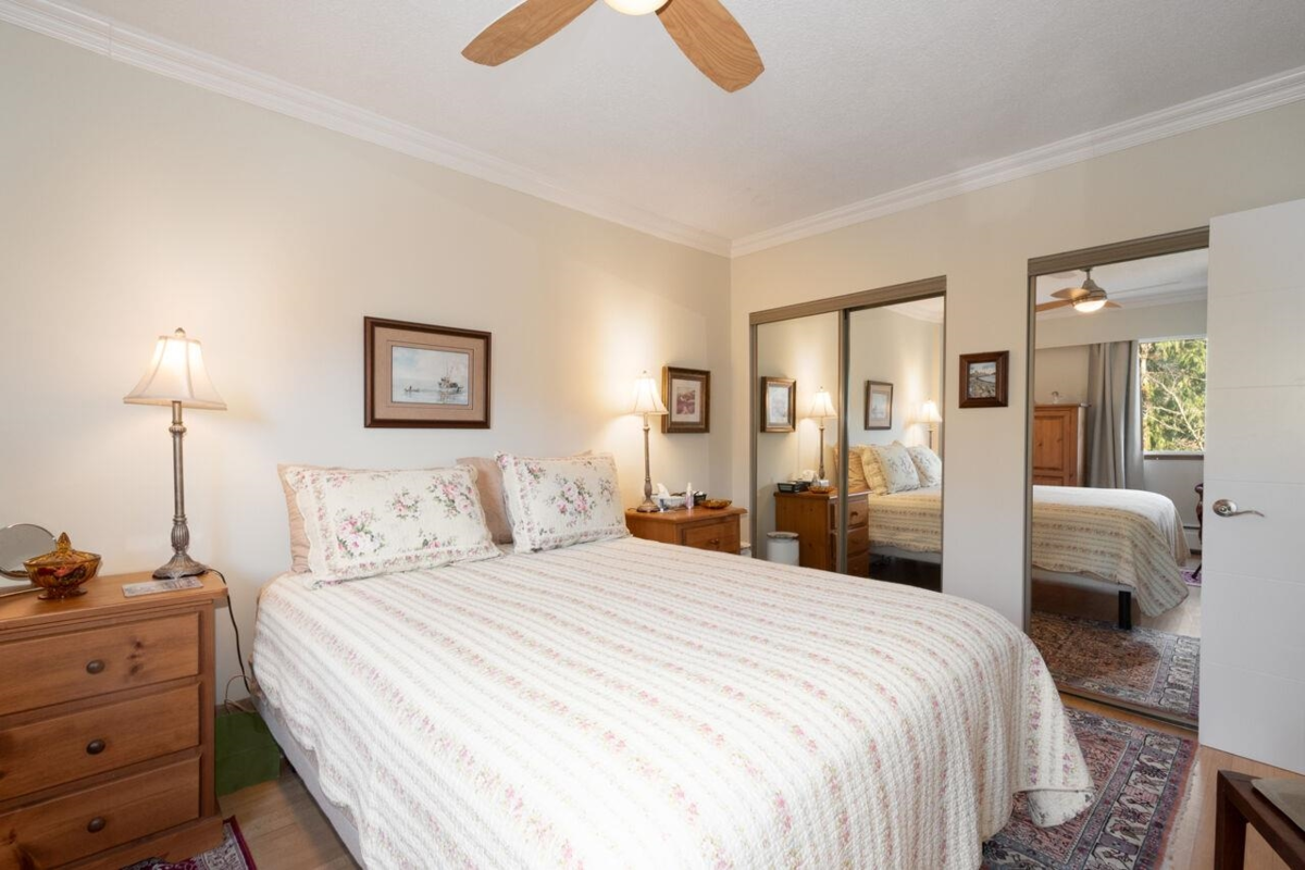 Mudroom Photo of 505 1425 Esquimalt Avenue, West Vancouver, BC