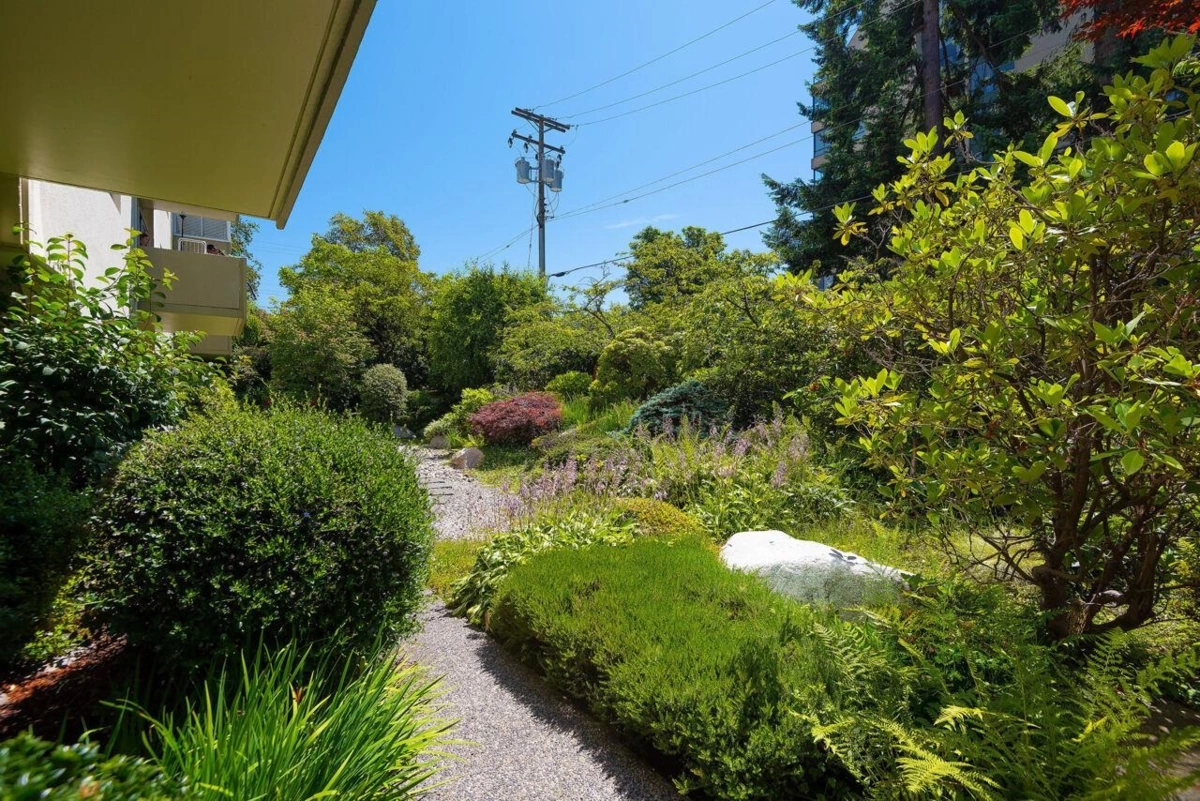 Outdoor Patio Photo of 505 1425 Esquimalt Avenue, West Vancouver, BC