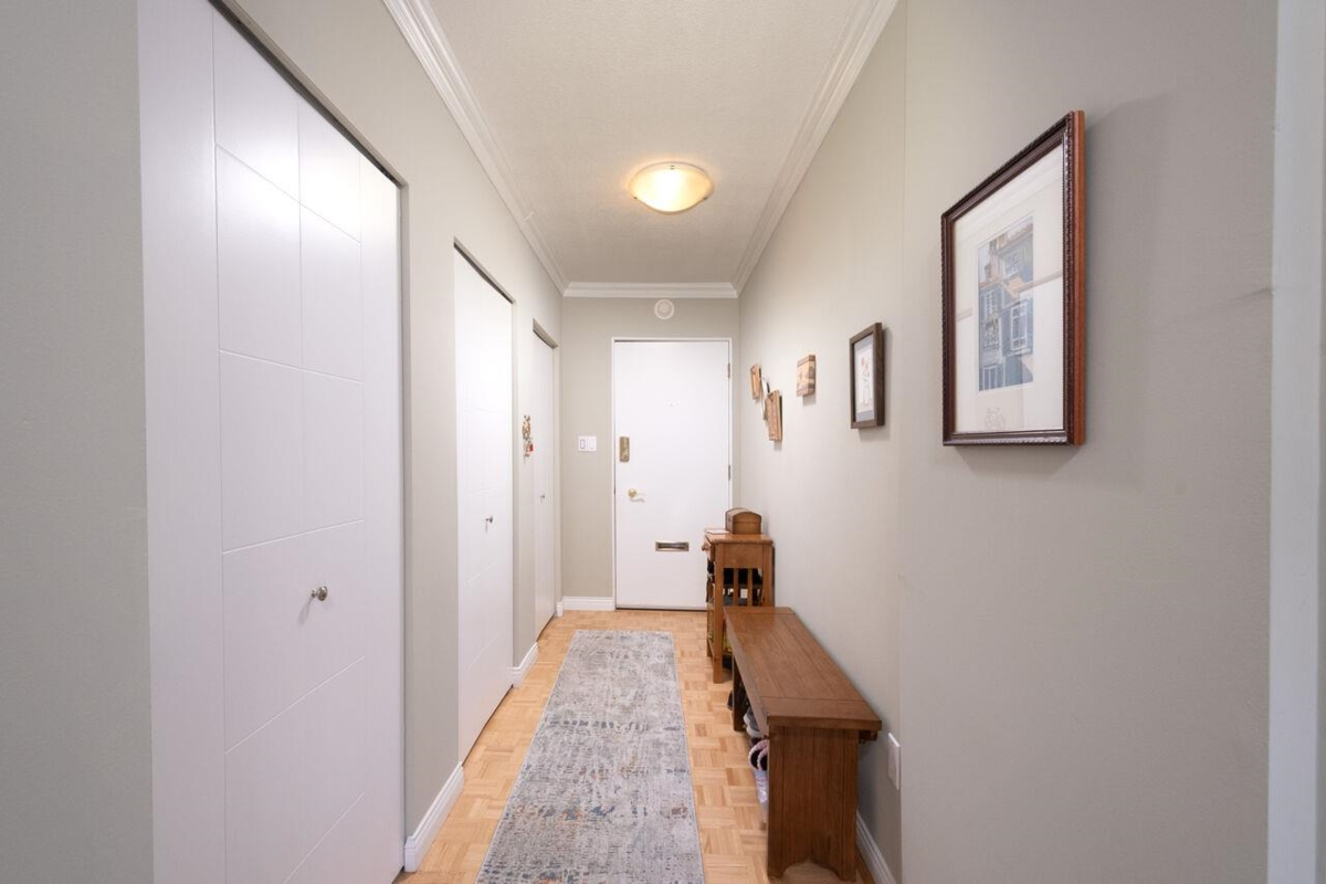 Staircase Photo of 505 1425 Esquimalt Avenue, West Vancouver, BC