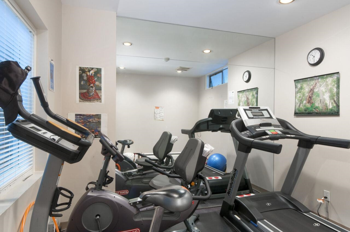 Swimming Pool Photo of 505 1425 Esquimalt Avenue, West Vancouver, BC