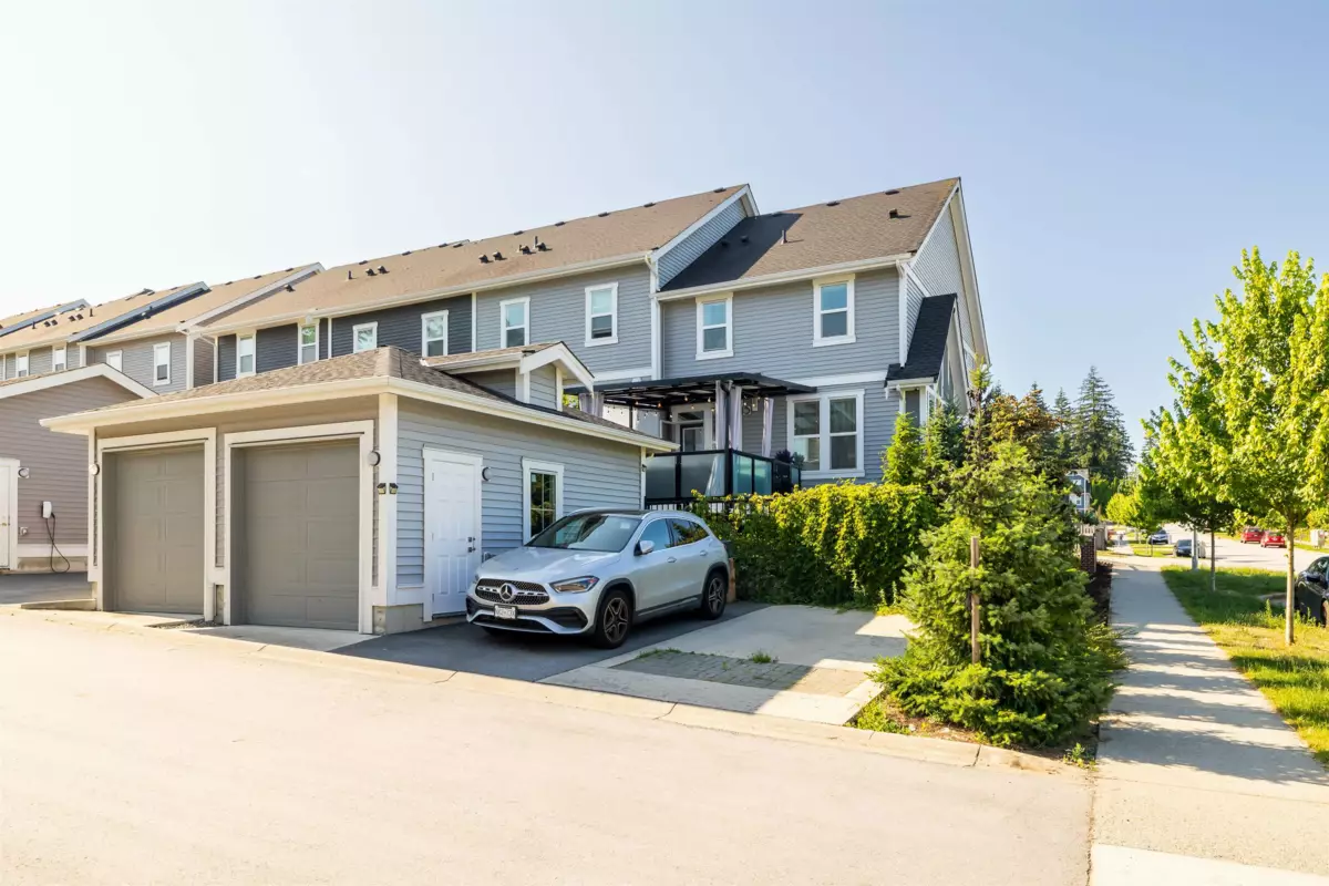 Front Yard Photo of 20267 82b Avenue, Langley, BC