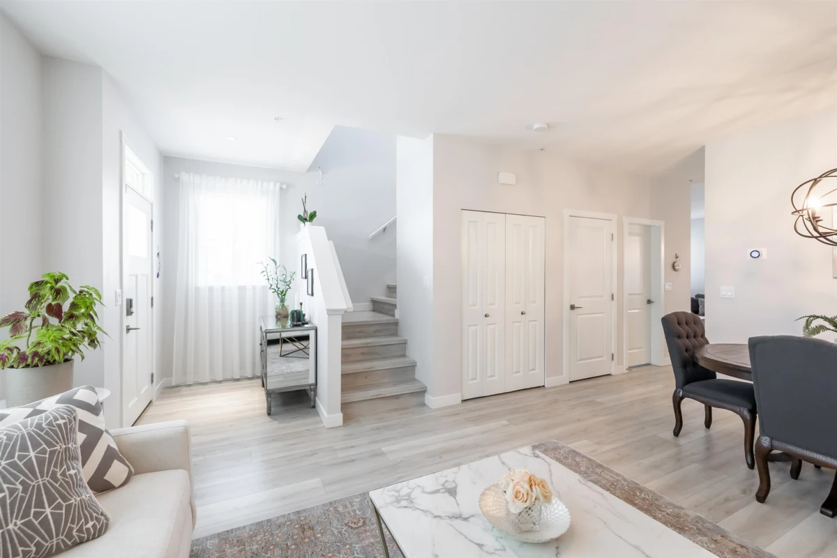 Kitchen Island Photo of 20267 82b Avenue, Langley, BC