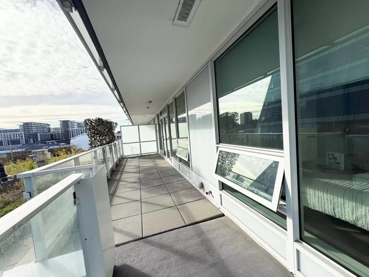 Bedroom 3 Photo of 561 6320 No. 3 Road, Richmond, BC