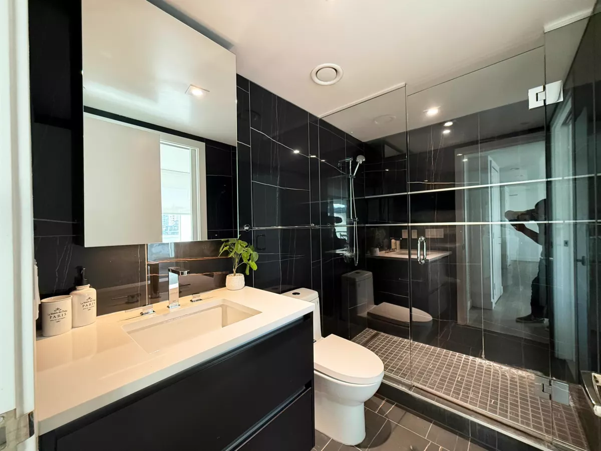 Primary Bathroom Photo of 561 6320 No. 3 Road, Richmond, BC