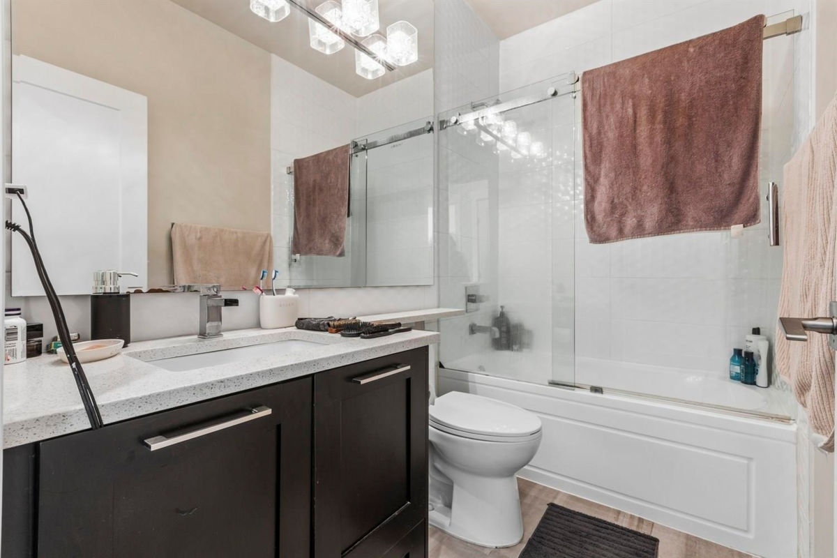 Entry Foyer Photo of 178 16488 64 Avenue, Surrey, BC