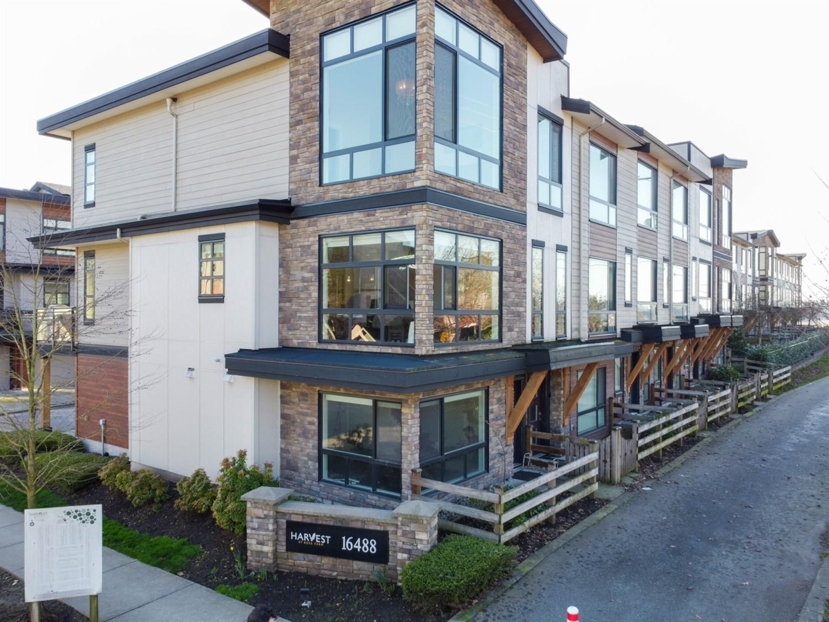 Front Yard Photo of 178 16488 64 Avenue, Surrey, BC