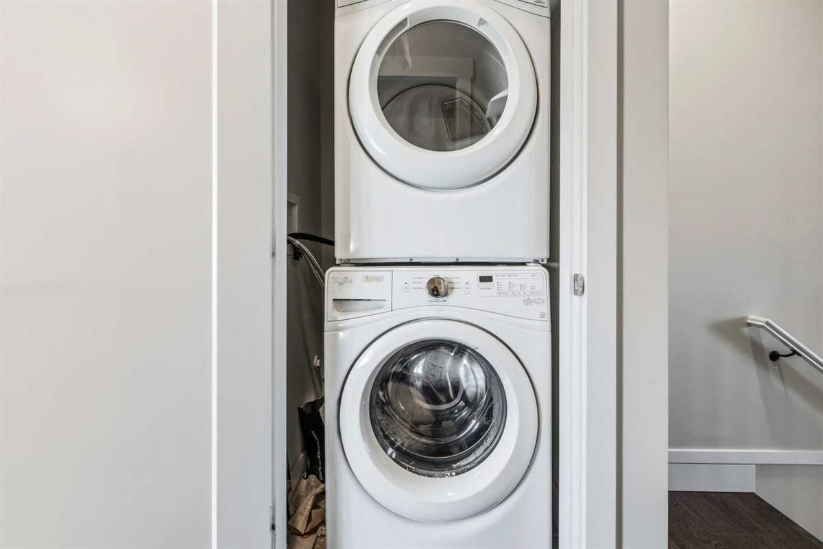 Hallway Photo of 178 16488 64 Avenue, Surrey, BC