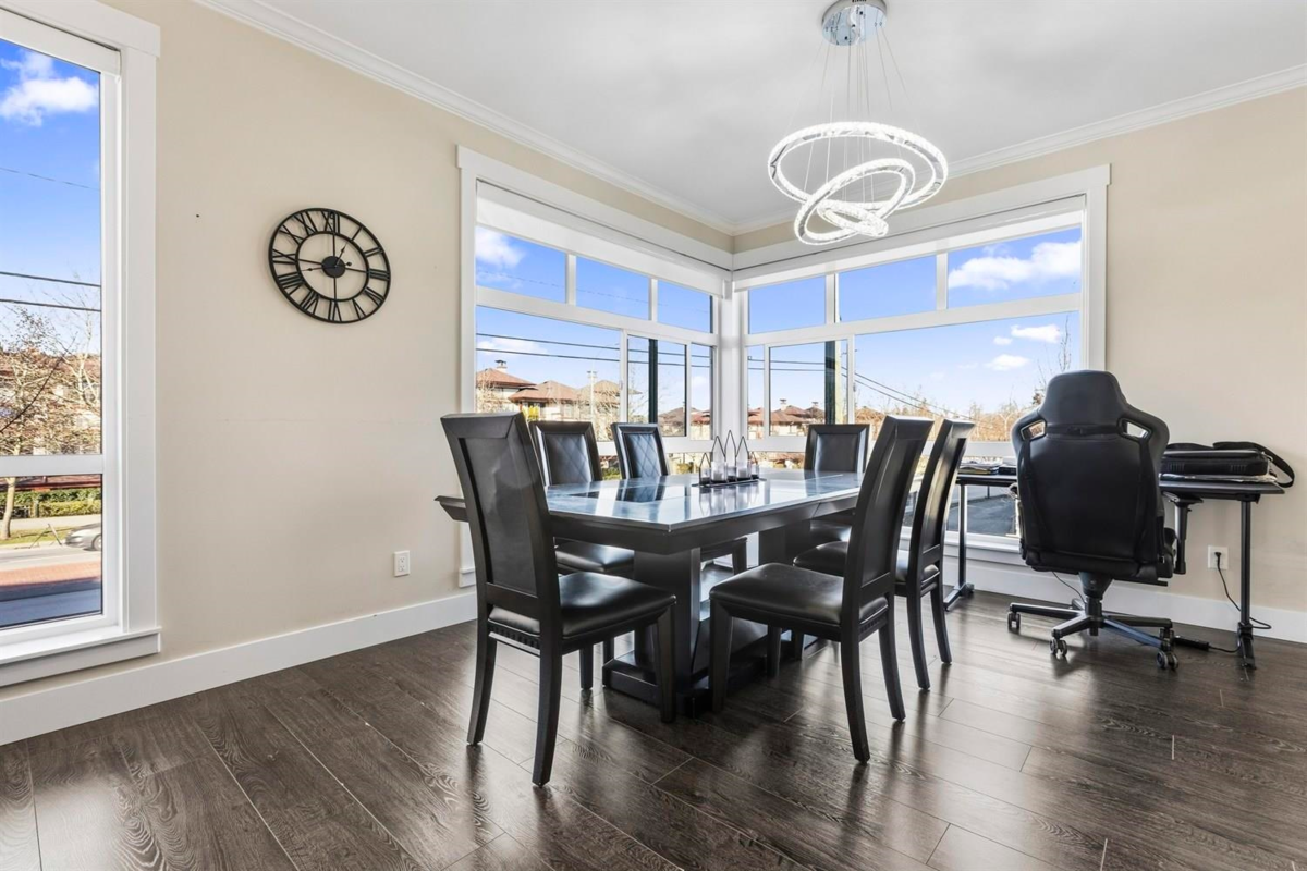 Walk-In Closet Photo of 178 16488 64 Avenue, Surrey, BC