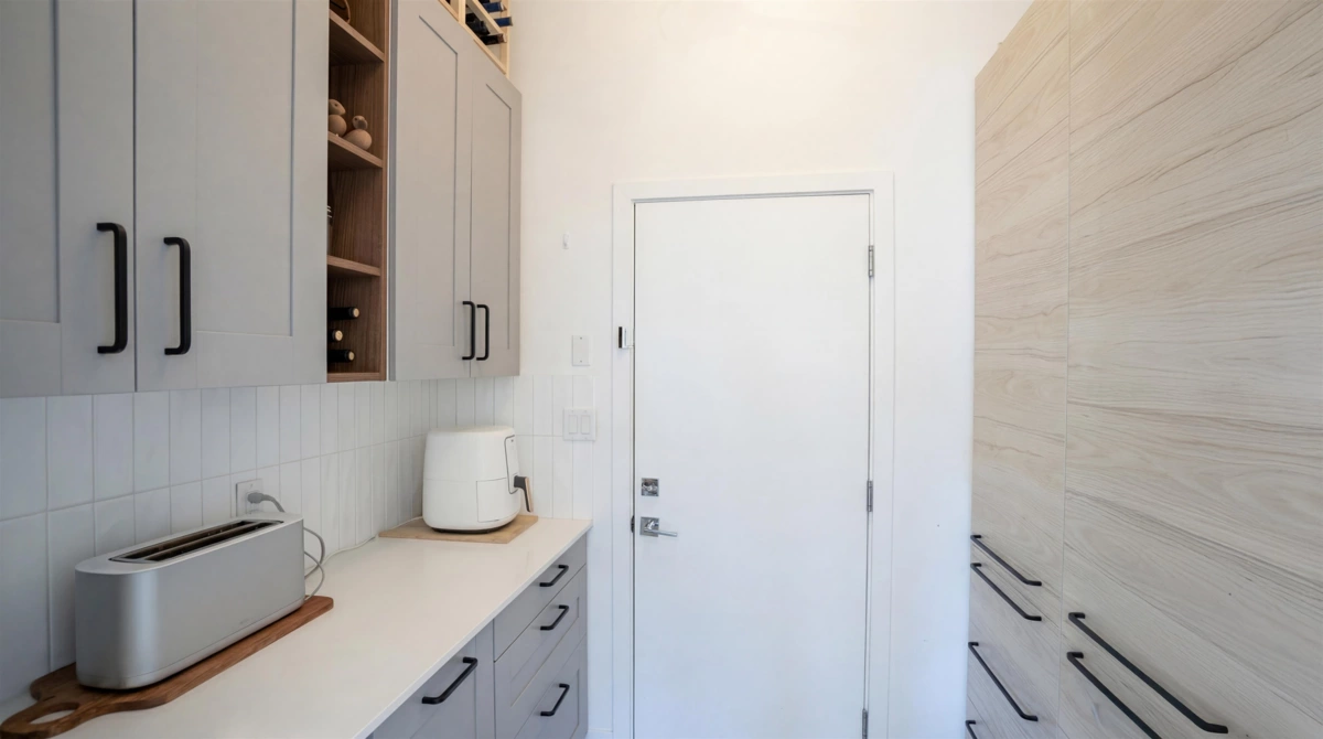 Breakfast Nook Photo of 39212 Cardinal Drive, Squamish, BC