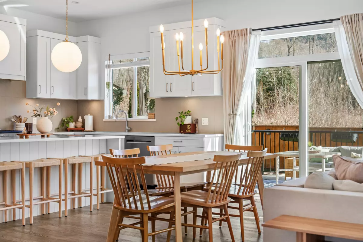 Family Room Photo of 39212 Cardinal Drive, Squamish, BC