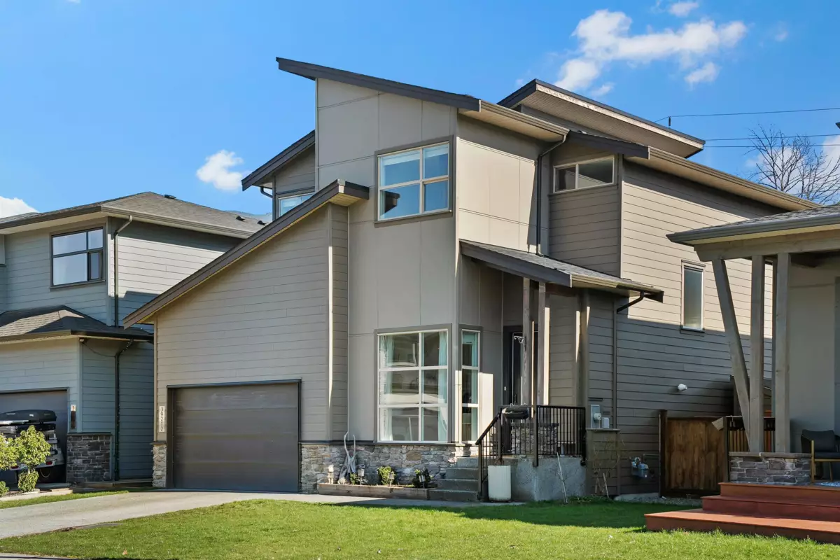 Front Yard Photo of 39212 Cardinal Drive, Squamish, BC