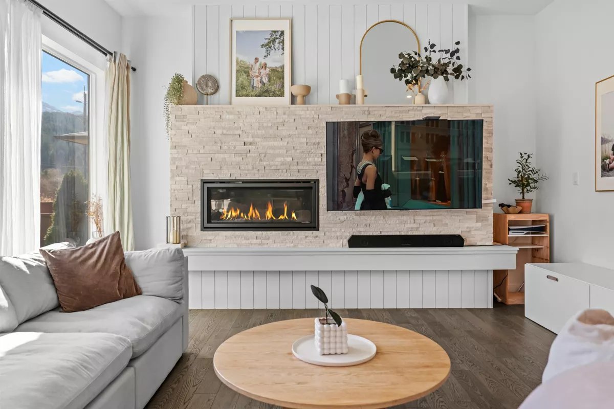 Guest Bathroom Photo of 39212 Cardinal Drive, Squamish, BC