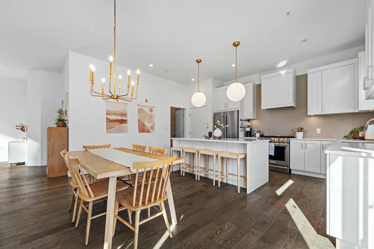 Kitchen Island Photo of 39212 Cardinal Drive, Squamish, BC
