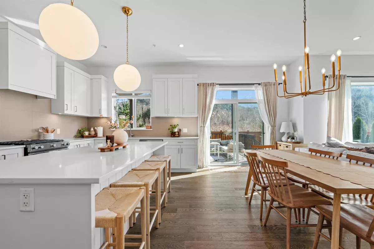 Kitchen Photo of 39212 Cardinal Drive, Squamish, BC