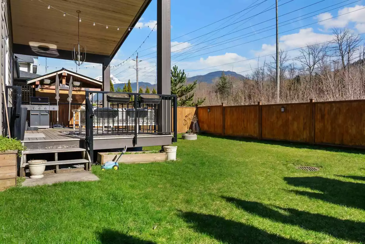 Outdoor Kitchen Photo of 39212 Cardinal Drive, Squamish, BC
