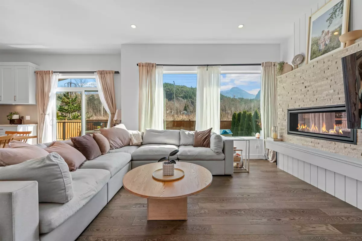 Walk-In Closet Photo of 39212 Cardinal Drive, Squamish, BC