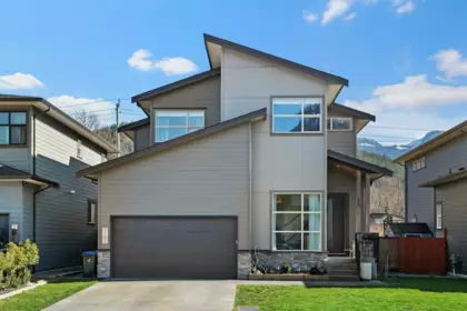 Front exterior of 39212 Cardinal Drive, Squamish, BC