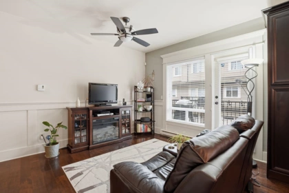 Kitchen Photo of 8 3268 156a Street, Surrey, BC