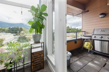 Mudroom Photo of 404 875 Gibsons Way, Gibsons, BC