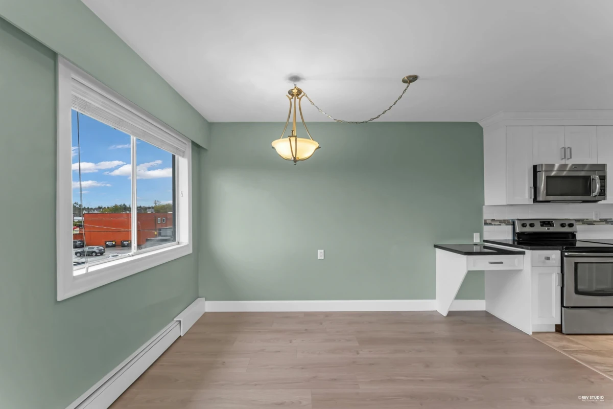 Dining Area Photo of 322 17707 57a Avenue, Surrey, BC