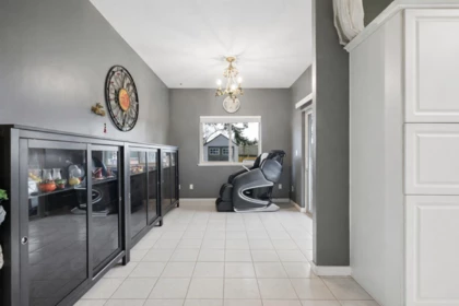 Kitchen Island Photo of 16583 10 Avenue, White Rock, BC
