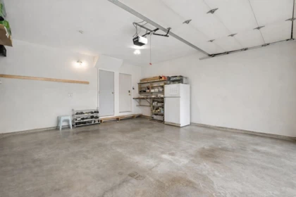 Mudroom Photo of 16583 10 Avenue, White Rock, BC