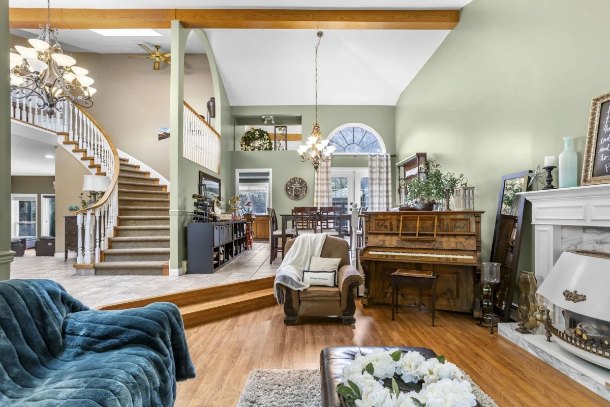 Dining Area Photo of 32560 Downes Road, Abbotsford, BC