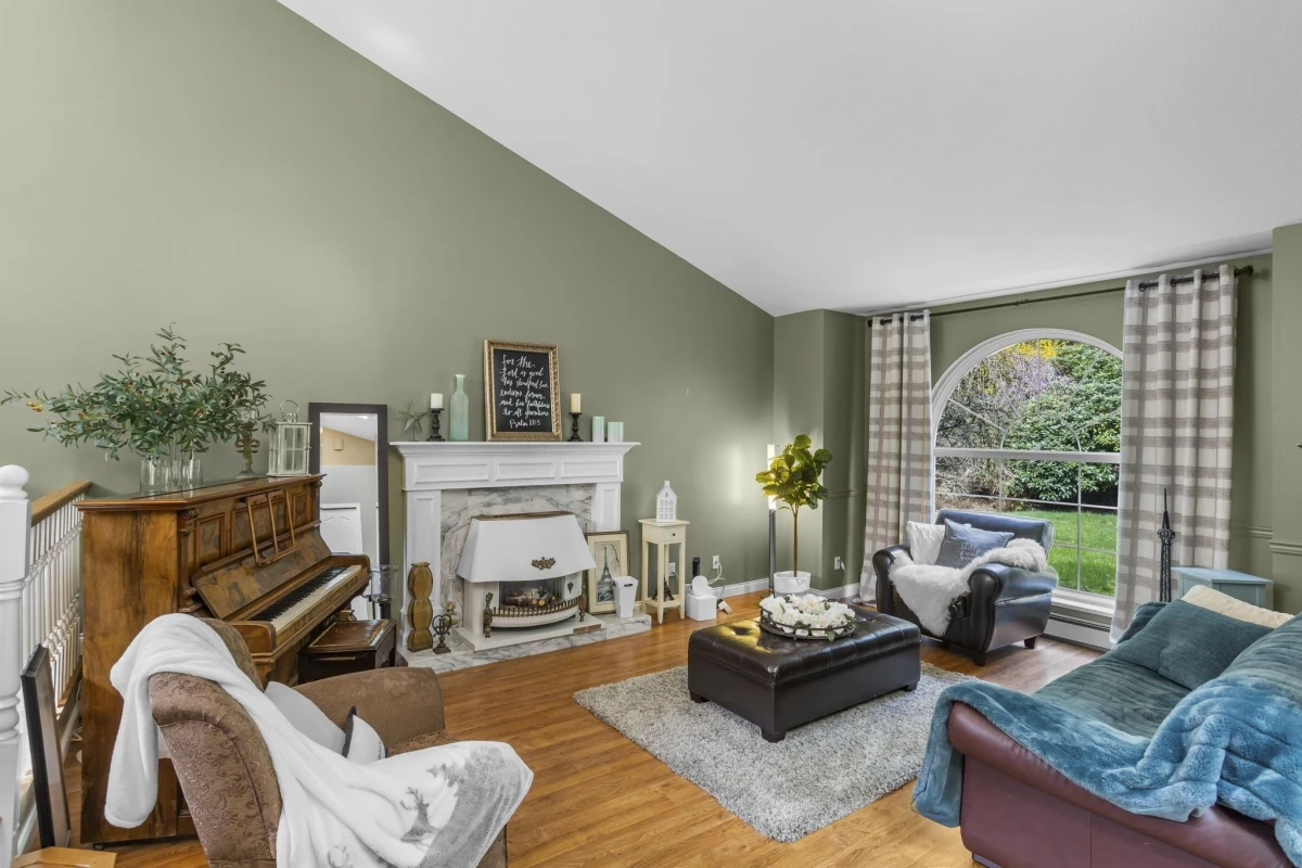Family Room Photo of 32560 Downes Road, Abbotsford, BC