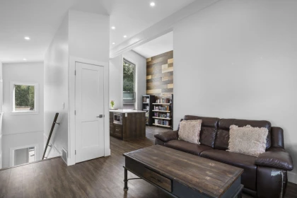Entry Foyer Photo of 32560 Downes Road, Abbotsford, BC